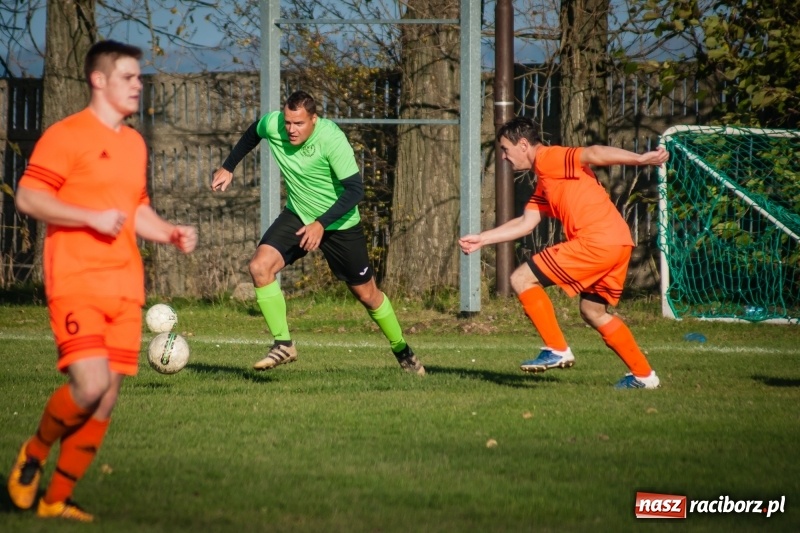 Zdjęcie w galerii na portalu naszraciborz.pl: B klasa: Owsiszcze bez pomysłu na grę poległy w starciu z Adamowicami wiadomości z regionu