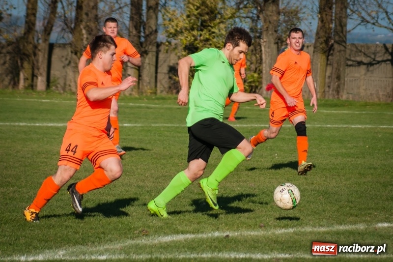 Zdjęcie w galerii na portalu naszraciborz.pl: B klasa: Owsiszcze bez pomysłu na grę poległy w starciu z Adamowicami wiadomości z regionu