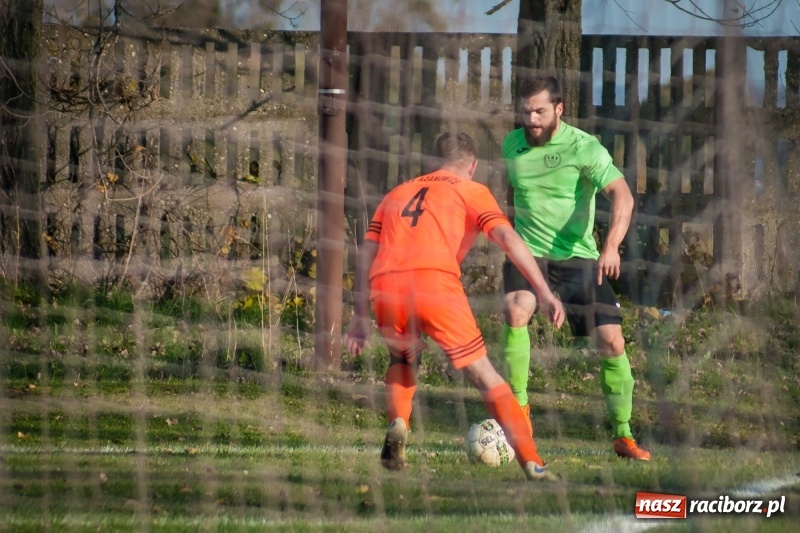 Zdjęcie w galerii na portalu naszraciborz.pl: B klasa: Owsiszcze bez pomysłu na grę poległy w starciu z Adamowicami wiadomości z regionu