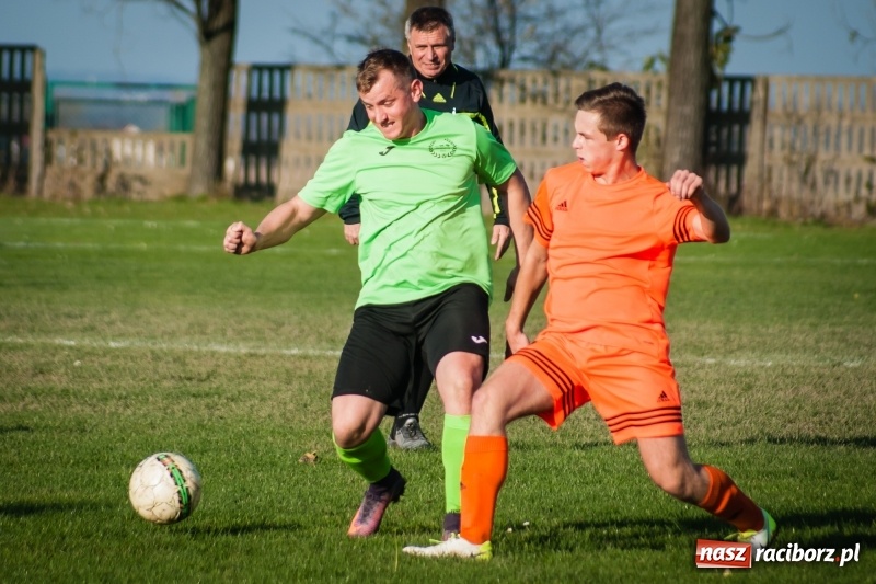 Zdjęcie w galerii na portalu naszraciborz.pl: B klasa: Owsiszcze bez pomysłu na grę poległy w starciu z Adamowicami wiadomości z regionu