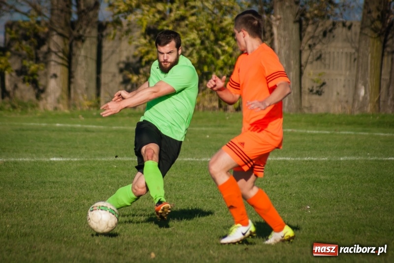 Zdjęcie w galerii na portalu naszraciborz.pl: B klasa: Owsiszcze bez pomysłu na grę poległy w starciu z Adamowicami wiadomości z regionu