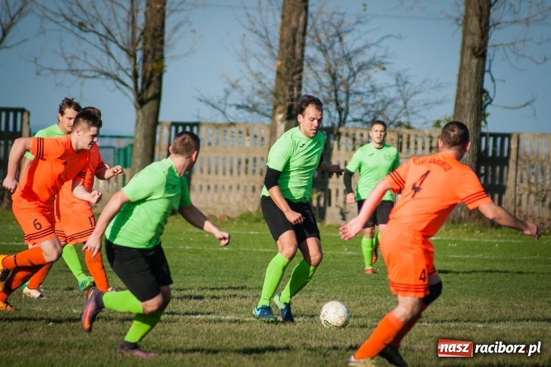 Zdjęcie w galerii na portalu naszraciborz.pl: B klasa: Owsiszcze bez pomysłu na grę poległy w starciu z Adamowicami wiadomości z regionu