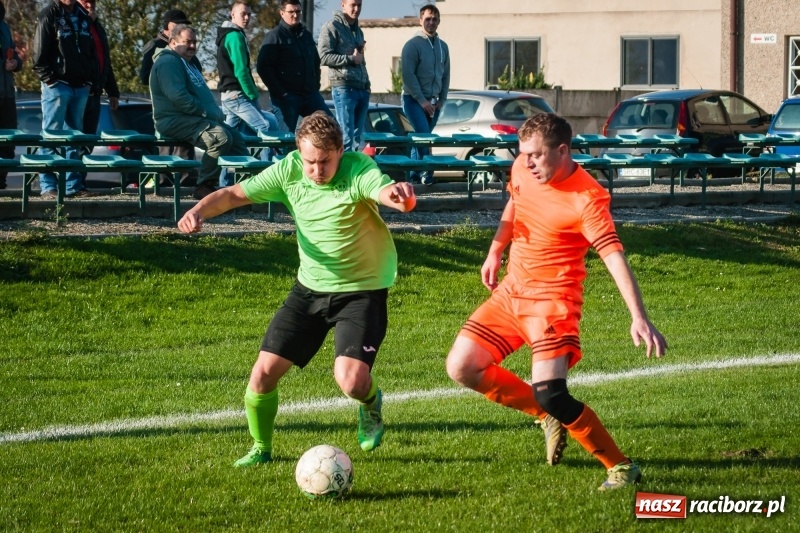 Zdjęcie w galerii na portalu naszraciborz.pl: B klasa: Owsiszcze bez pomysłu na grę poległy w starciu z Adamowicami wiadomości z regionu