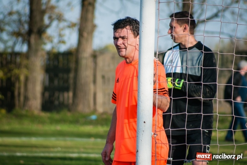 Zdjęcie w galerii na portalu naszraciborz.pl: B klasa: Owsiszcze bez pomysłu na grę poległy w starciu z Adamowicami wiadomości z regionu