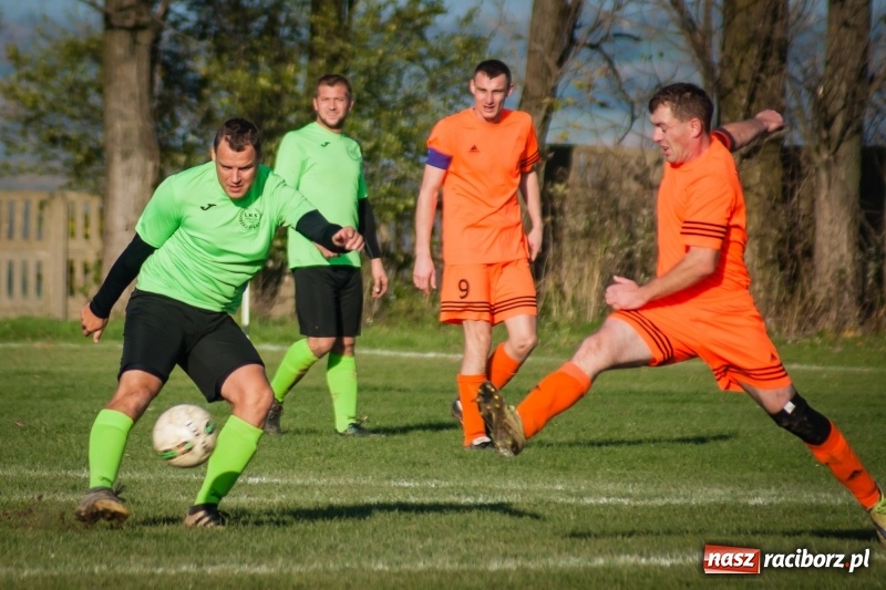 Zdjęcie w galerii na portalu naszraciborz.pl: B klasa: Owsiszcze bez pomysłu na grę poległy w starciu z Adamowicami wiadomości z regionu