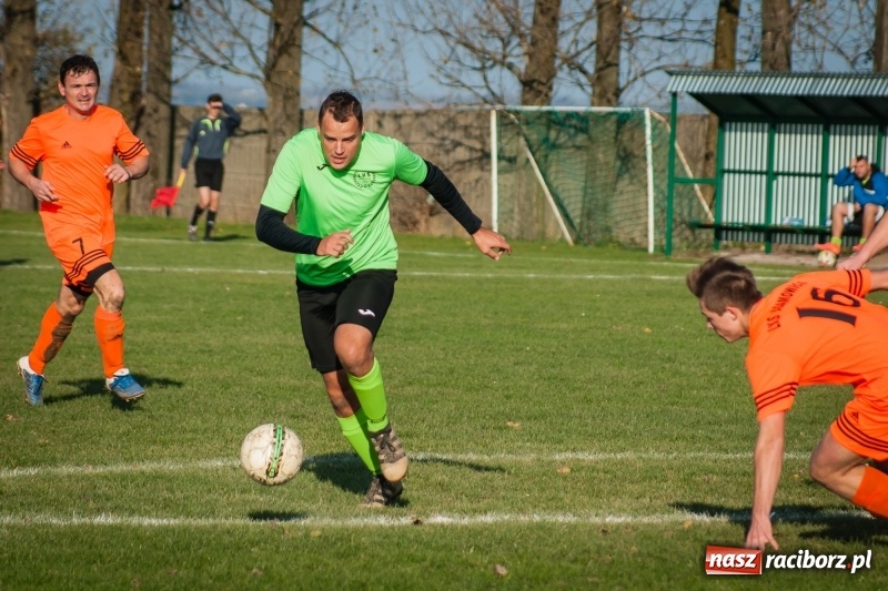 Zdjęcie w galerii na portalu naszraciborz.pl: B klasa: Owsiszcze bez pomysłu na grę poległy w starciu z Adamowicami wiadomości z regionu