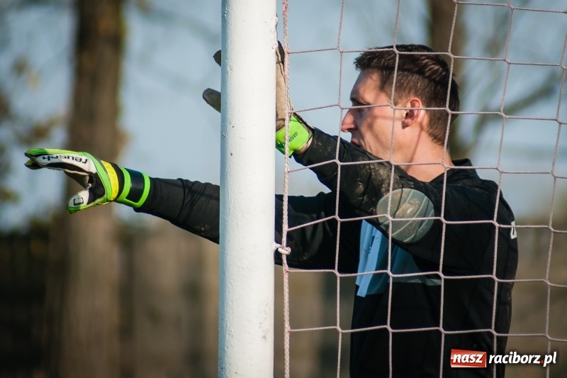 Zdjęcie w galerii na portalu naszraciborz.pl: B klasa: Owsiszcze bez pomysłu na grę poległy w starciu z Adamowicami wiadomości z regionu