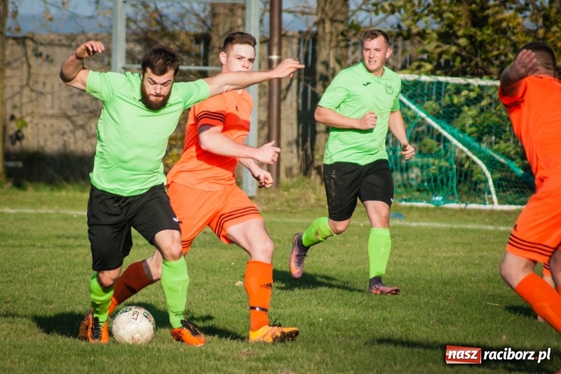 Zdjęcie w galerii na portalu naszraciborz.pl: B klasa: Owsiszcze bez pomysłu na grę poległy w starciu z Adamowicami wiadomości z regionu