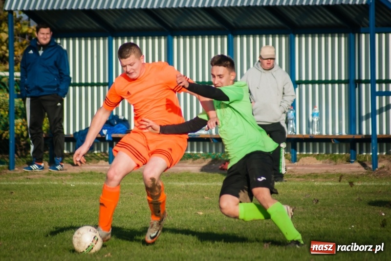 Zdjęcie w galerii na portalu naszraciborz.pl: B klasa: Owsiszcze bez pomysłu na grę poległy w starciu z Adamowicami wiadomości z regionu