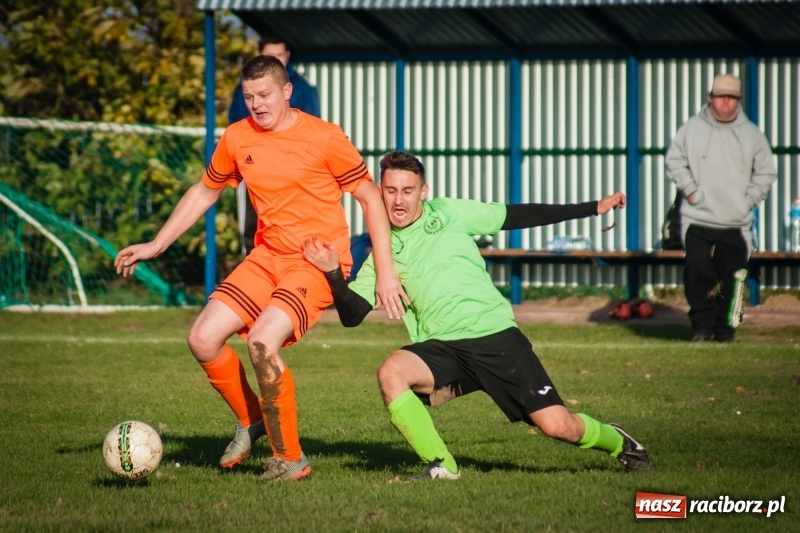 Zdjęcie w galerii na portalu naszraciborz.pl: B klasa: Owsiszcze bez pomysłu na grę poległy w starciu z Adamowicami wiadomości z regionu