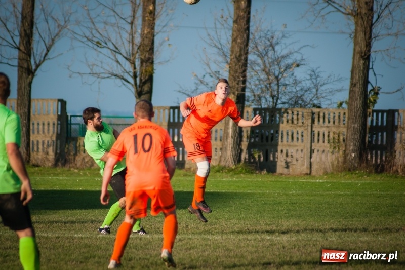 Zdjęcie w galerii na portalu naszraciborz.pl: B klasa: Owsiszcze bez pomysłu na grę poległy w starciu z Adamowicami wiadomości z regionu