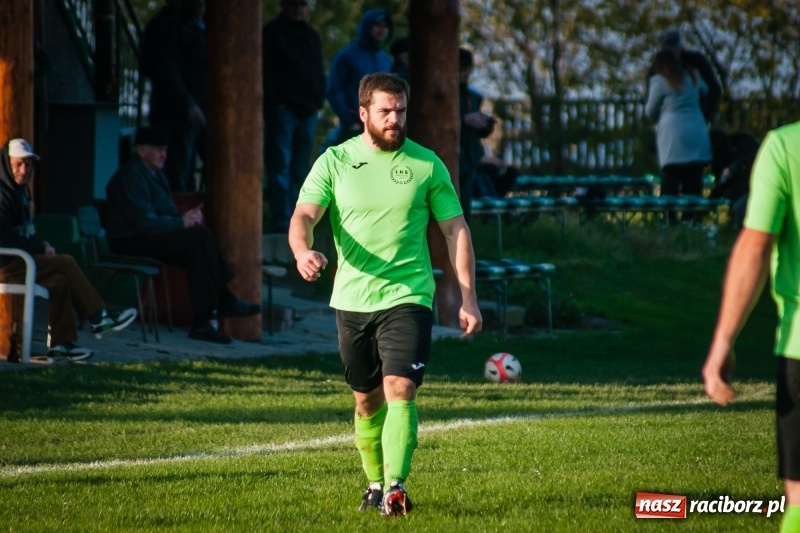 Zdjęcie w galerii na portalu naszraciborz.pl: B klasa: Owsiszcze bez pomysłu na grę poległy w starciu z Adamowicami wiadomości z regionu