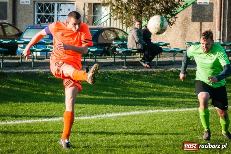 Zdjęcie w galerii na portalu naszraciborz.pl: B klasa: Owsiszcze bez pomysłu na grę poległy w starciu z Adamowicami wiadomości z regionu