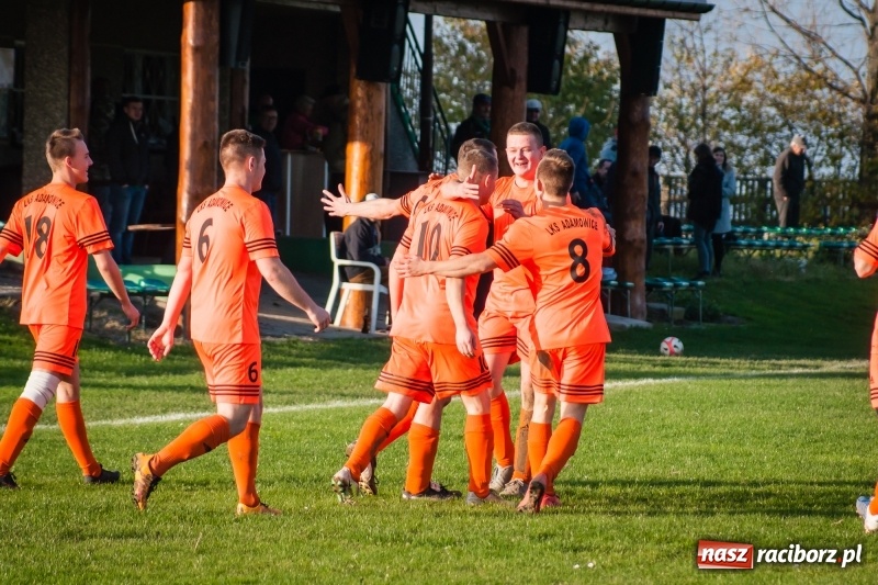 Zdjęcie w galerii na portalu naszraciborz.pl: B klasa: Owsiszcze bez pomysłu na grę poległy w starciu z Adamowicami wiadomości z regionu