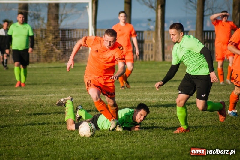 Zdjęcie w galerii na portalu naszraciborz.pl: B klasa: Owsiszcze bez pomysłu na grę poległy w starciu z Adamowicami wiadomości z regionu