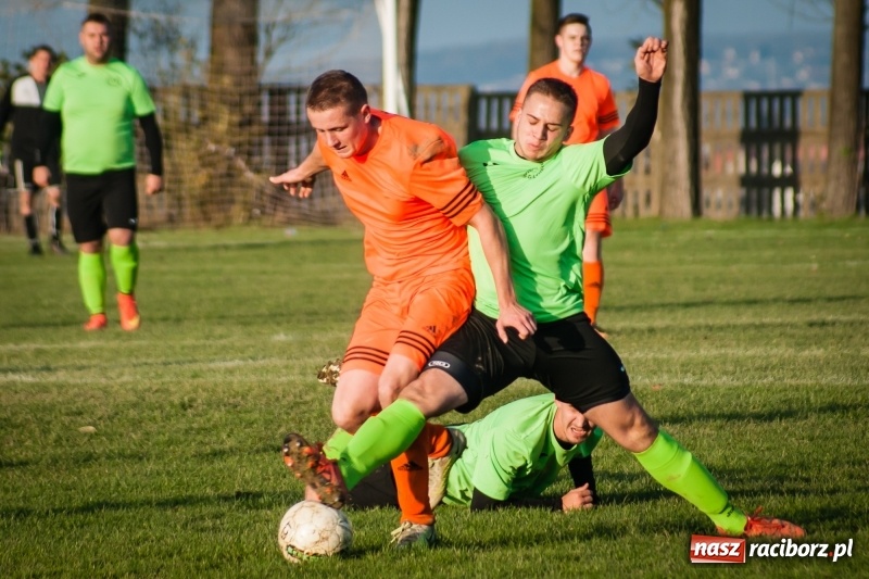 Zdjęcie w galerii na portalu naszraciborz.pl: B klasa: Owsiszcze bez pomysłu na grę poległy w starciu z Adamowicami wiadomości z regionu