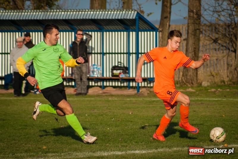 Zdjęcie w galerii na portalu naszraciborz.pl: B klasa: Owsiszcze bez pomysłu na grę poległy w starciu z Adamowicami wiadomości z regionu