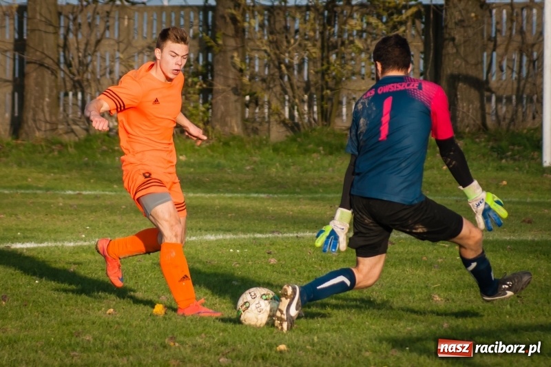 Zdjęcie w galerii na portalu naszraciborz.pl: B klasa: Owsiszcze bez pomysłu na grę poległy w starciu z Adamowicami wiadomości z regionu