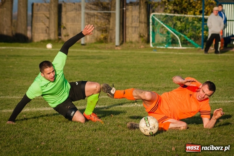 Zdjęcie w galerii na portalu naszraciborz.pl: B klasa: Owsiszcze bez pomysłu na grę poległy w starciu z Adamowicami wiadomości z regionu
