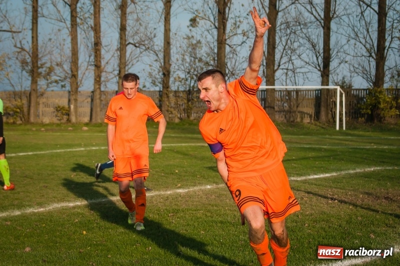 Zdjęcie w galerii na portalu naszraciborz.pl: B klasa: Owsiszcze bez pomysłu na grę poległy w starciu z Adamowicami wiadomości z regionu