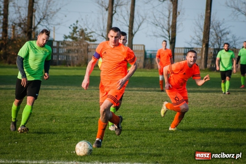 Zdjęcie w galerii na portalu naszraciborz.pl: B klasa: Owsiszcze bez pomysłu na grę poległy w starciu z Adamowicami wiadomości z regionu