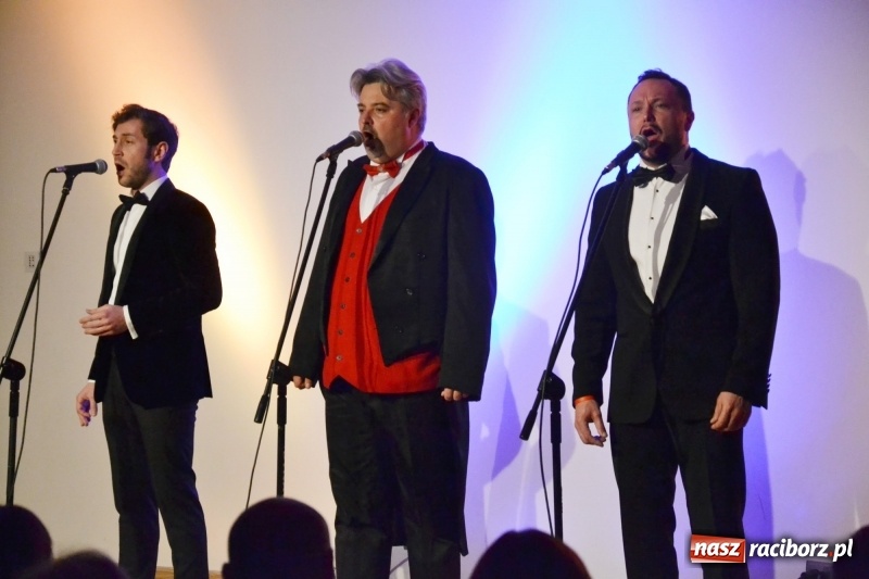 Zdjęcie w galerii na portalu naszraciborz.pl: Trzej tenorzy zaśpiewali na Zamku Piastowskim  wiadomości z regionu