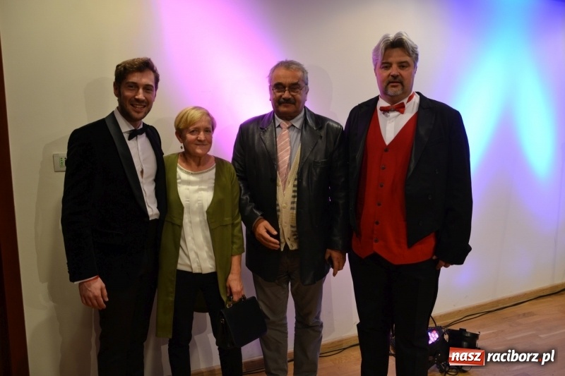 Zdjęcie w galerii na portalu naszraciborz.pl: Trzej tenorzy zaśpiewali na Zamku Piastowskim  wiadomości z regionu