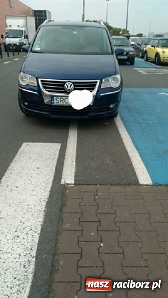 Zdjęcie w galerii na portalu naszraciborz.pl: Z redakcyjnej poczty. Wyczyny mistrzów parkowania  wiadomości z regionu