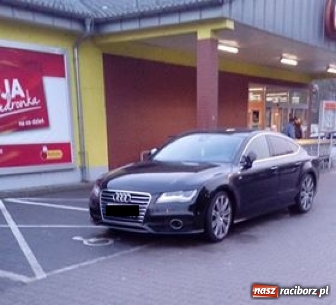 Zdjęcie w galerii na portalu naszraciborz.pl: Z redakcyjnej poczty. Wyczyny mistrzów parkowania  wiadomości z regionu