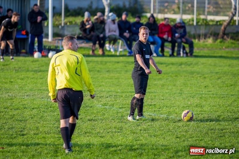 Zdjęcie w galerii na portalu naszraciborz.pl: Leszek Nieckarz bohaterem Pawłowa. Rezerwy Przyszłości Rogów nie zdołały odwrócić losów meczu  wiadomości z regionu