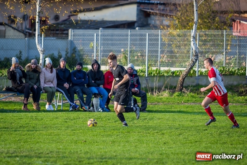 Zdjęcie w galerii na portalu naszraciborz.pl: Leszek Nieckarz bohaterem Pawłowa. Rezerwy Przyszłości Rogów nie zdołały odwrócić losów meczu  wiadomości z regionu