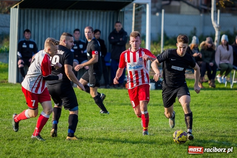 Zdjęcie w galerii na portalu naszraciborz.pl: Leszek Nieckarz bohaterem Pawłowa. Rezerwy Przyszłości Rogów nie zdołały odwrócić losów meczu  wiadomości z regionu