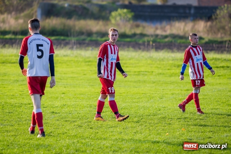 Zdjęcie w galerii na portalu naszraciborz.pl: Leszek Nieckarz bohaterem Pawłowa. Rezerwy Przyszłości Rogów nie zdołały odwrócić losów meczu  wiadomości z regionu