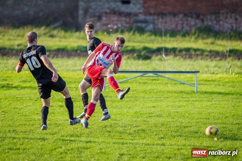 Zdjęcie w galerii na portalu naszraciborz.pl: Leszek Nieckarz bohaterem Pawłowa. Rezerwy Przyszłości Rogów nie zdołały odwrócić losów meczu  wiadomości z regionu