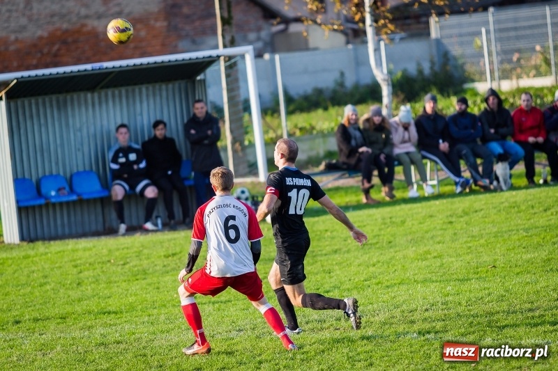 Zdjęcie w galerii na portalu naszraciborz.pl: Leszek Nieckarz bohaterem Pawłowa. Rezerwy Przyszłości Rogów nie zdołały odwrócić losów meczu  wiadomości z regionu