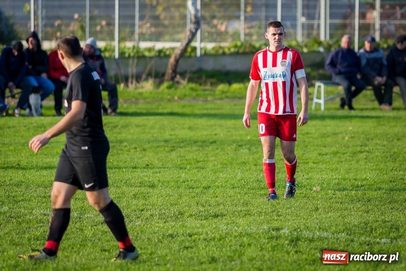 Zdjęcie w galerii na portalu naszraciborz.pl: Leszek Nieckarz bohaterem Pawłowa. Rezerwy Przyszłości Rogów nie zdołały odwrócić losów meczu  wiadomości z regionu