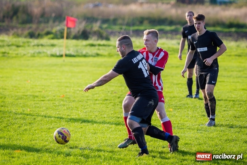 Zdjęcie w galerii na portalu naszraciborz.pl: Leszek Nieckarz bohaterem Pawłowa. Rezerwy Przyszłości Rogów nie zdołały odwrócić losów meczu  wiadomości z regionu