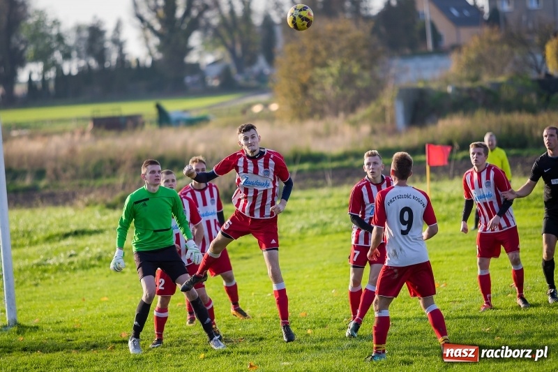 Zdjęcie w galerii na portalu naszraciborz.pl: Leszek Nieckarz bohaterem Pawłowa. Rezerwy Przyszłości Rogów nie zdołały odwrócić losów meczu  wiadomości z regionu