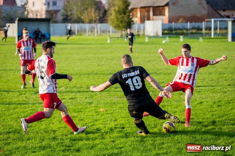 Zdjęcie w galerii na portalu naszraciborz.pl: Leszek Nieckarz bohaterem Pawłowa. Rezerwy Przyszłości Rogów nie zdołały odwrócić losów meczu  wiadomości z regionu