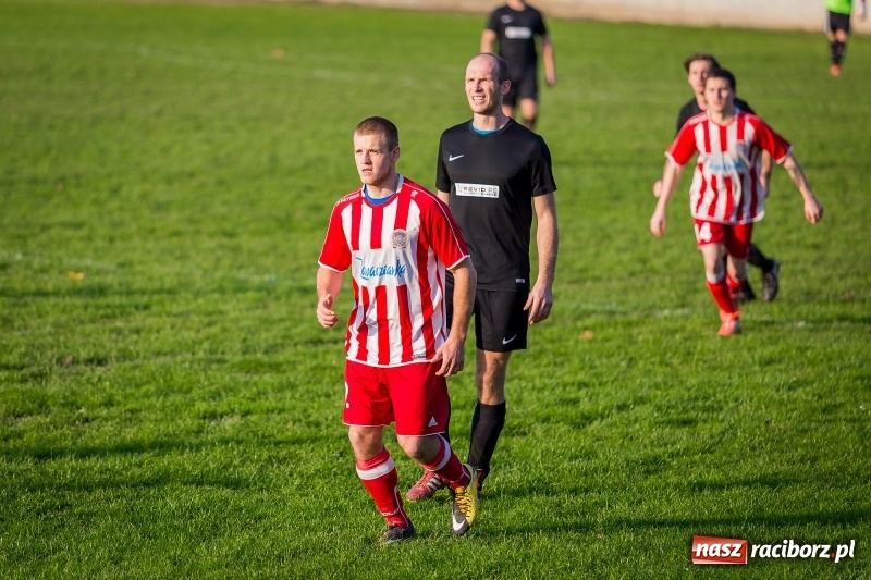 Zdjęcie w galerii na portalu naszraciborz.pl: Leszek Nieckarz bohaterem Pawłowa. Rezerwy Przyszłości Rogów nie zdołały odwrócić losów meczu  wiadomości z regionu