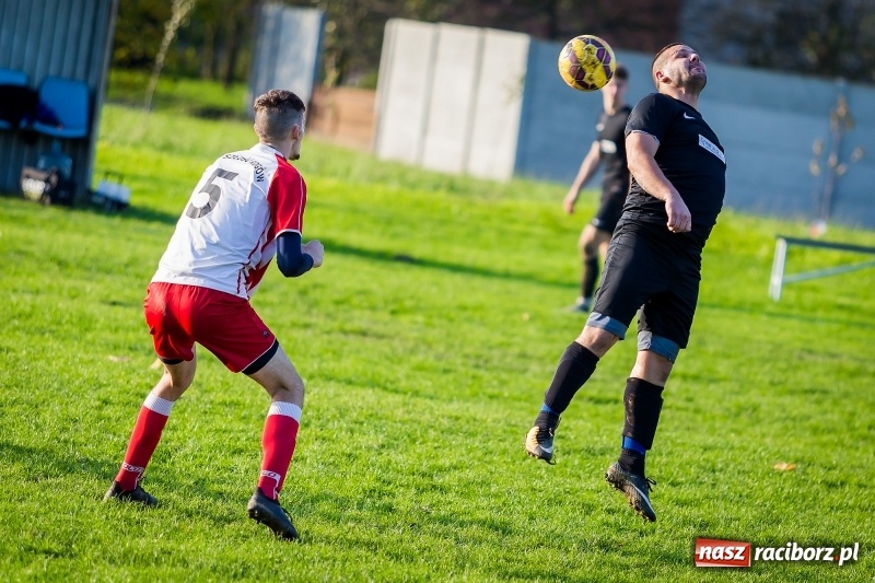 Zdjęcie w galerii na portalu naszraciborz.pl: Leszek Nieckarz bohaterem Pawłowa. Rezerwy Przyszłości Rogów nie zdołały odwrócić losów meczu  wiadomości z regionu