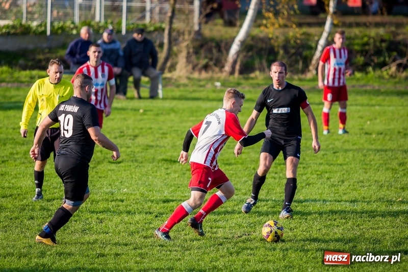 Zdjęcie w galerii na portalu naszraciborz.pl: Leszek Nieckarz bohaterem Pawłowa. Rezerwy Przyszłości Rogów nie zdołały odwrócić losów meczu  wiadomości z regionu