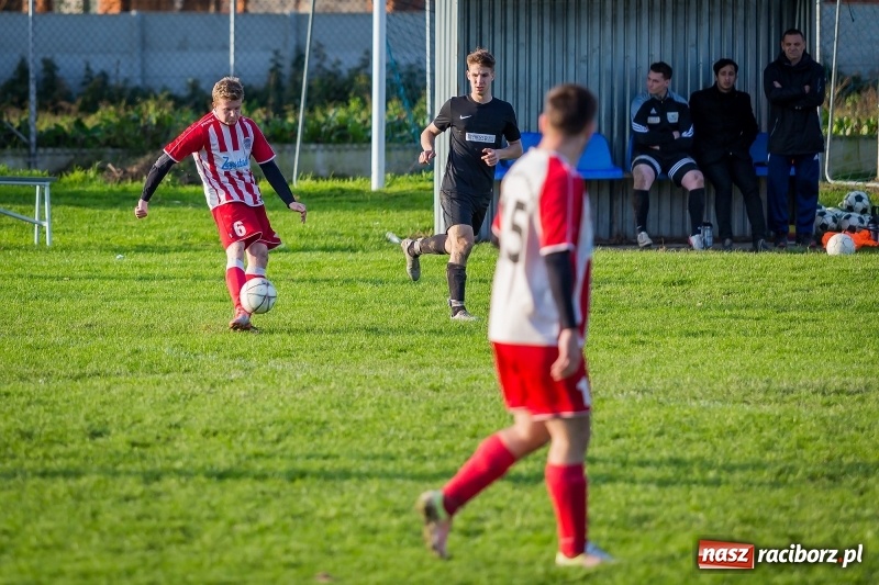 Zdjęcie w galerii na portalu naszraciborz.pl: Leszek Nieckarz bohaterem Pawłowa. Rezerwy Przyszłości Rogów nie zdołały odwrócić losów meczu  wiadomości z regionu