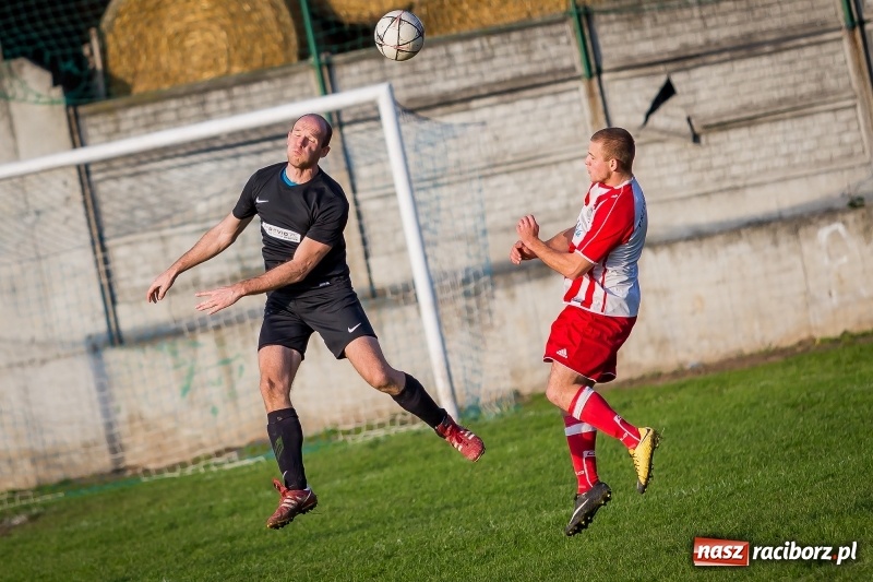 Zdjęcie w galerii na portalu naszraciborz.pl: Leszek Nieckarz bohaterem Pawłowa. Rezerwy Przyszłości Rogów nie zdołały odwrócić losów meczu  wiadomości z regionu