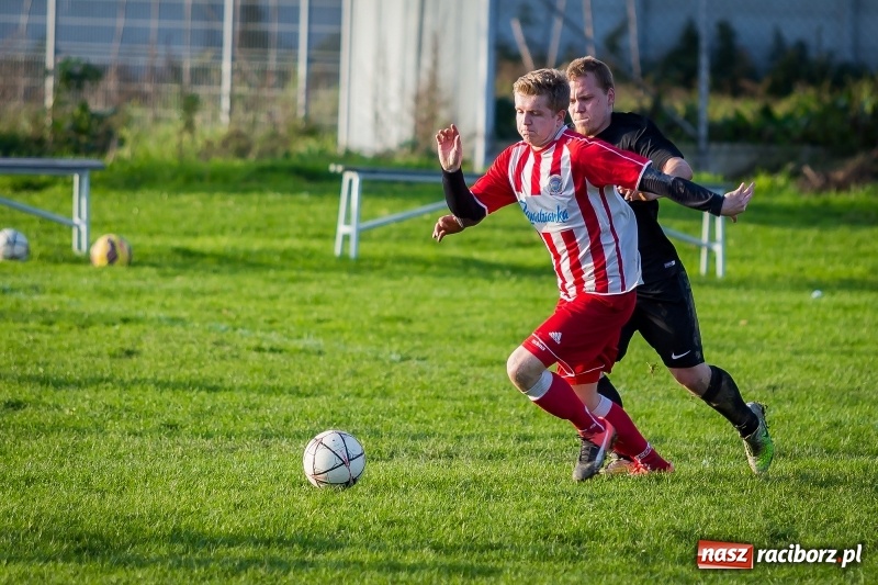 Zdjęcie w galerii na portalu naszraciborz.pl: Leszek Nieckarz bohaterem Pawłowa. Rezerwy Przyszłości Rogów nie zdołały odwrócić losów meczu  wiadomości z regionu