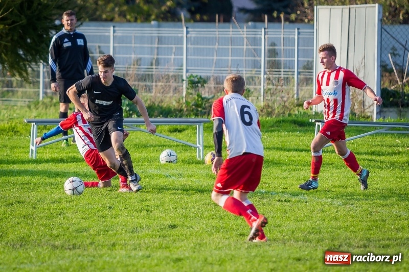 Zdjęcie w galerii na portalu naszraciborz.pl: Leszek Nieckarz bohaterem Pawłowa. Rezerwy Przyszłości Rogów nie zdołały odwrócić losów meczu  wiadomości z regionu