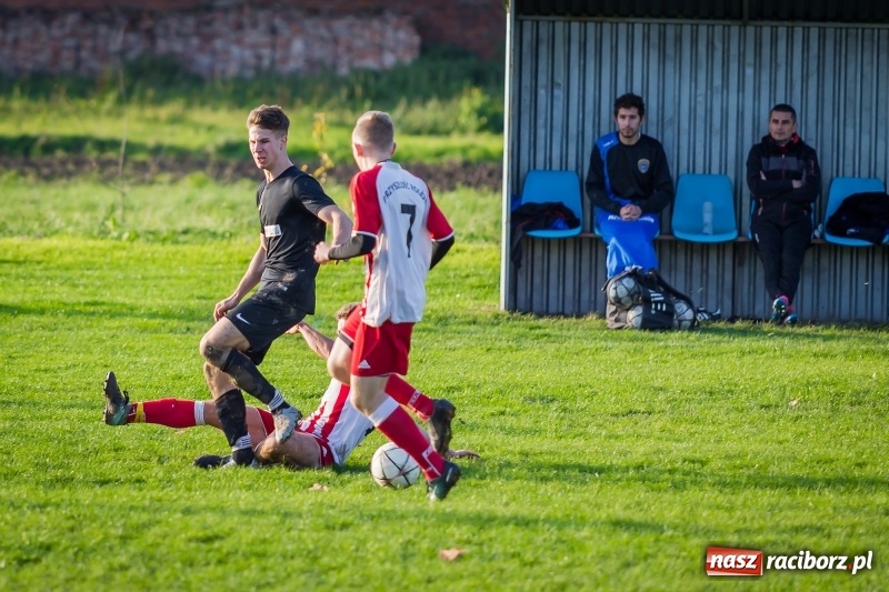 Zdjęcie w galerii na portalu naszraciborz.pl: Leszek Nieckarz bohaterem Pawłowa. Rezerwy Przyszłości Rogów nie zdołały odwrócić losów meczu  wiadomości z regionu