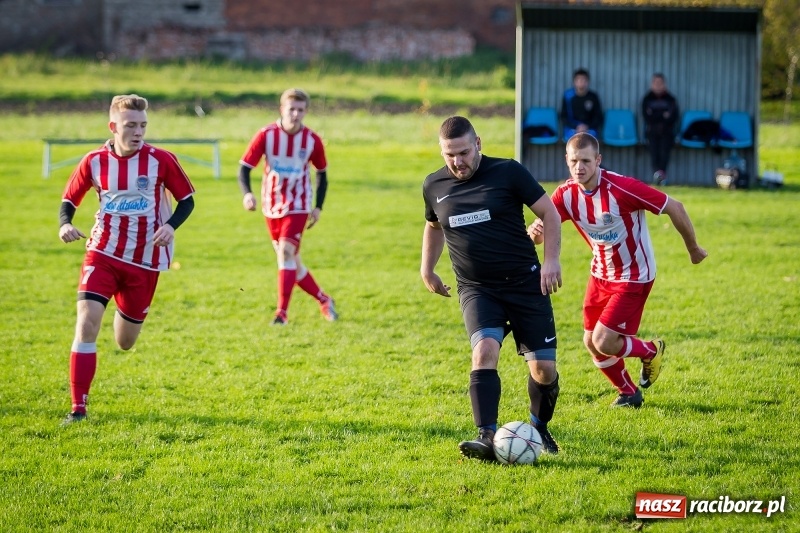 Zdjęcie w galerii na portalu naszraciborz.pl: Leszek Nieckarz bohaterem Pawłowa. Rezerwy Przyszłości Rogów nie zdołały odwrócić losów meczu  wiadomości z regionu