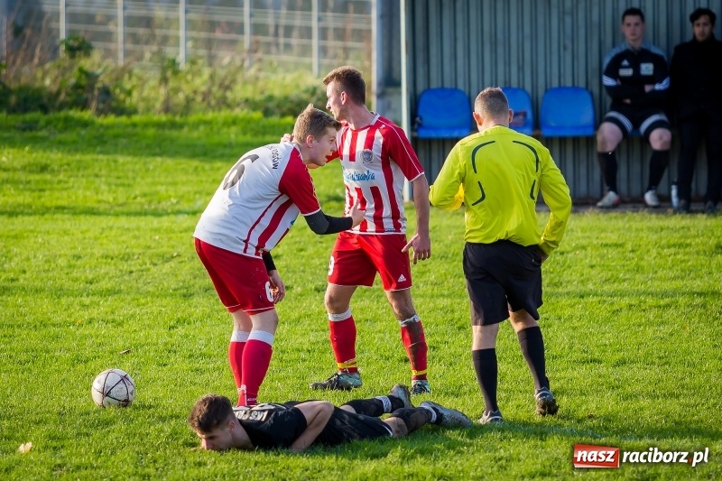 Zdjęcie w galerii na portalu naszraciborz.pl: Leszek Nieckarz bohaterem Pawłowa. Rezerwy Przyszłości Rogów nie zdołały odwrócić losów meczu  wiadomości z regionu
