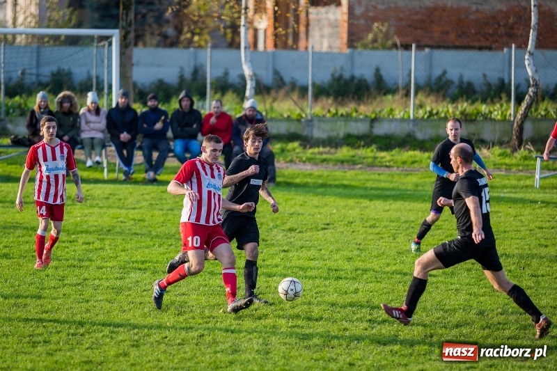 Zdjęcie w galerii na portalu naszraciborz.pl: Leszek Nieckarz bohaterem Pawłowa. Rezerwy Przyszłości Rogów nie zdołały odwrócić losów meczu  wiadomości z regionu
